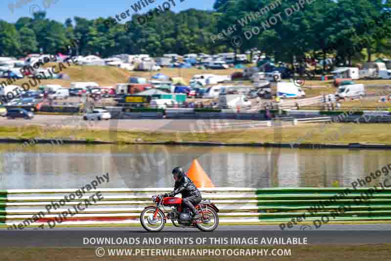Vintage motorcycle club;eventdigitalimages;mallory park;mallory park trackday photographs;no limits trackdays;peter wileman photography;trackday digital images;trackday photos;vmcc festival 1000 bikes photographs